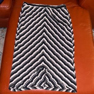 Uniquely designed Figure Flattering Jennie & Marlis Pencil Skirt Size Small